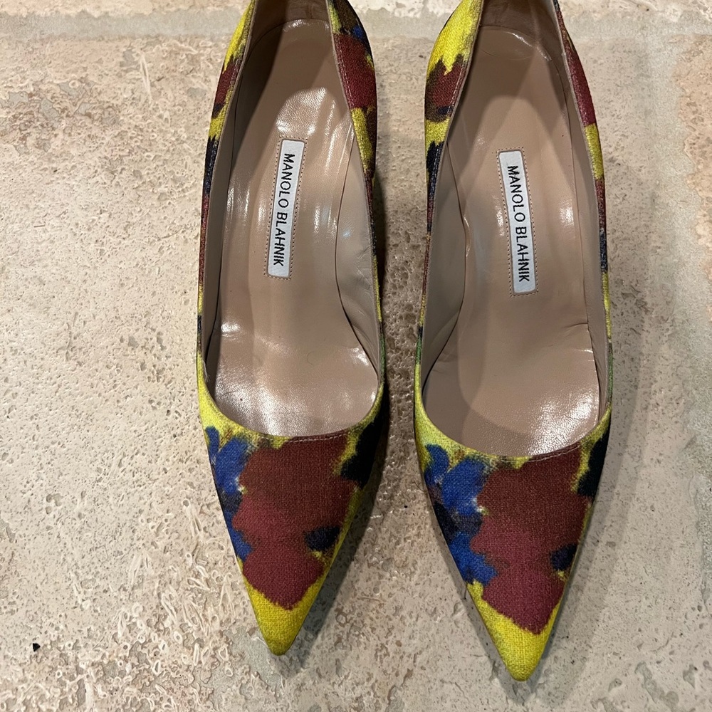 Manolo Blahnik pumps size 39